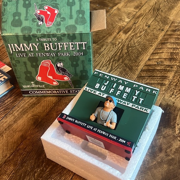 Exclusive item: Jimmy Buffett live at Fenway Park - 2004 Commemorative Statue - Picture 4 of 5